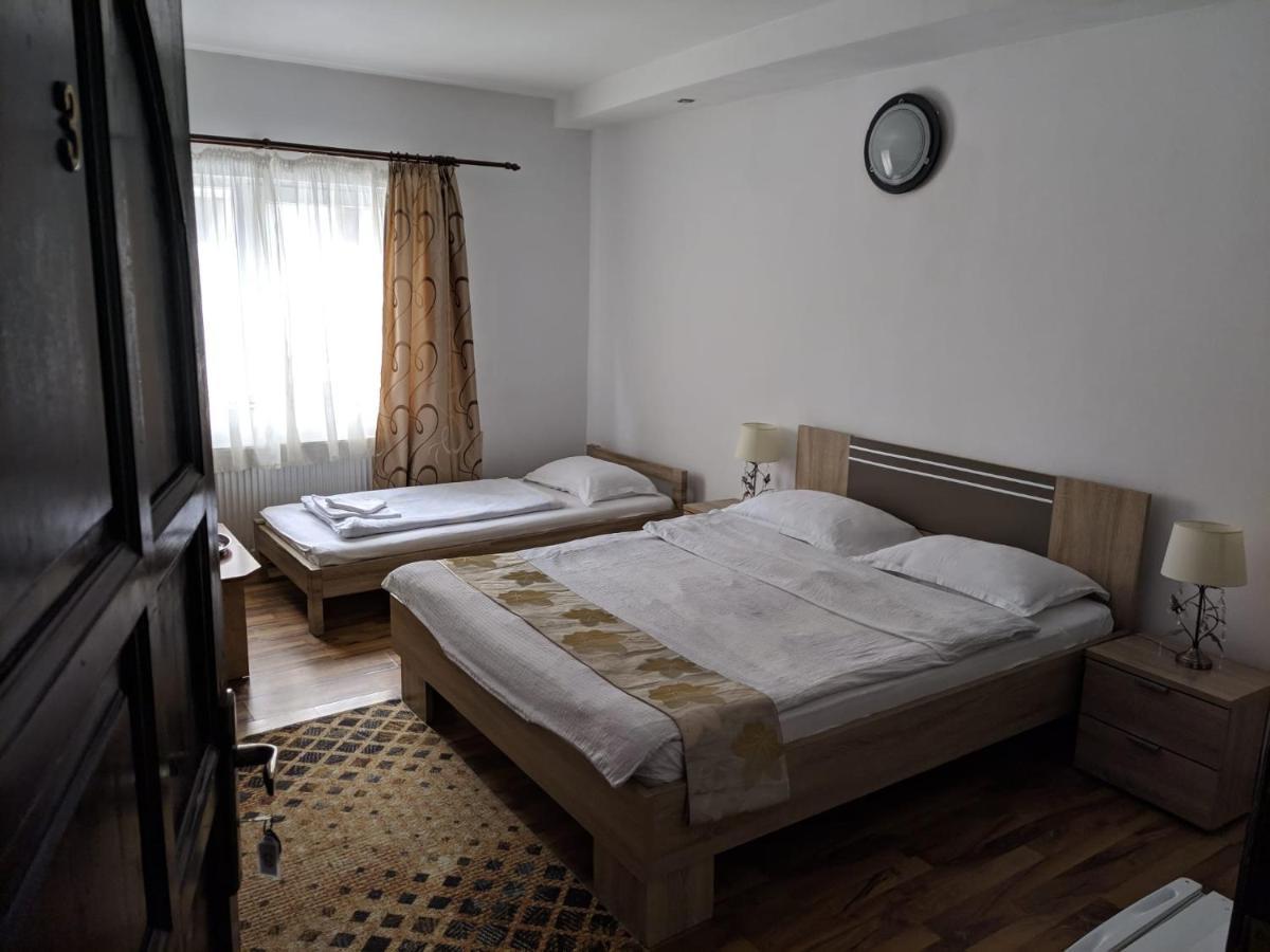 Pension Casa Samurai Braşov Exterior foto