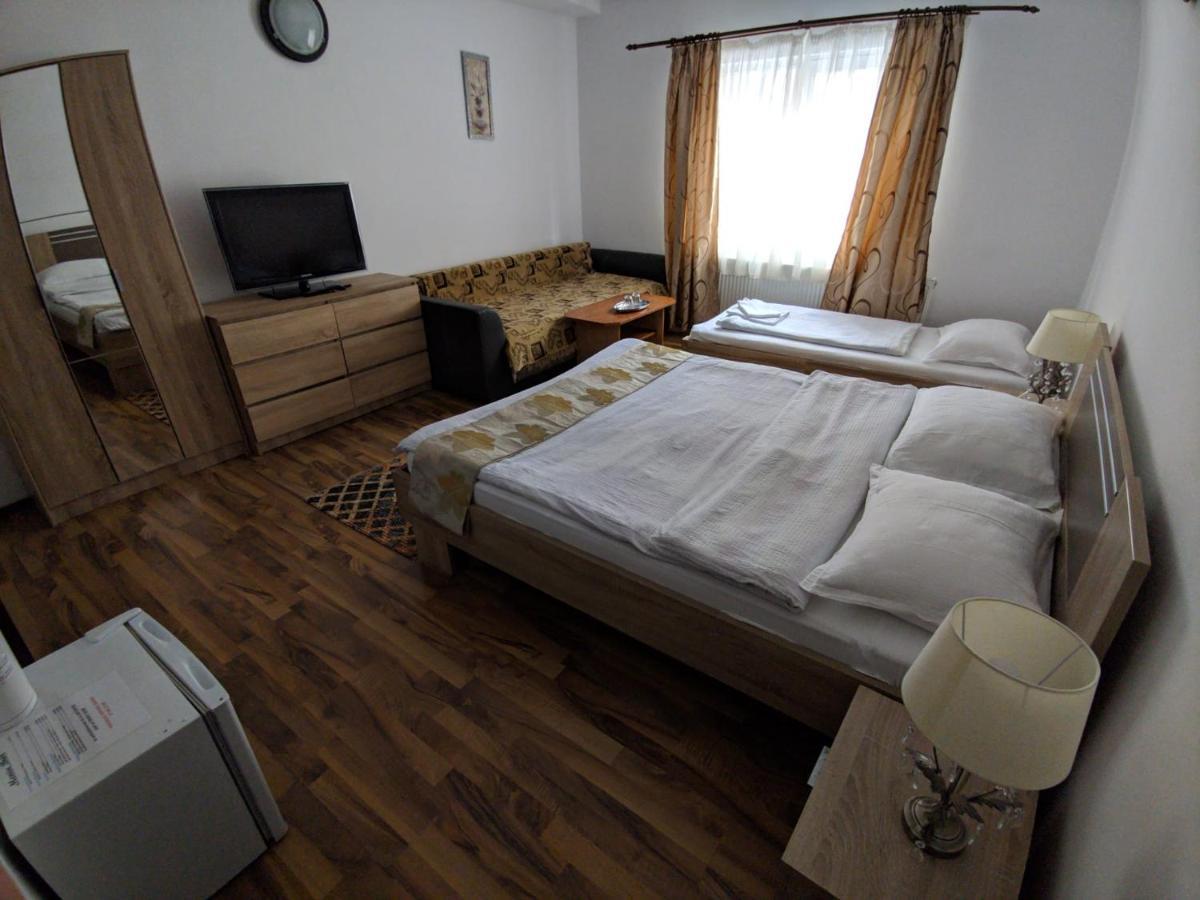 Pension Casa Samurai Braşov Exterior foto
